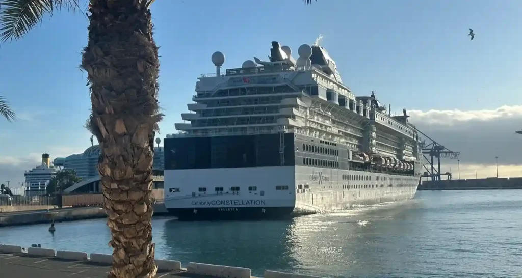 Vista del puerto y la Terminal de Cruceros de Málaga