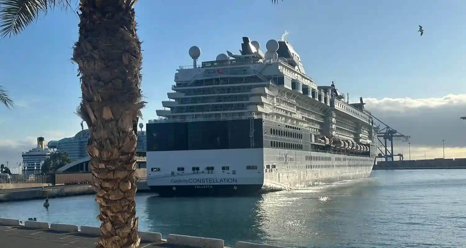 Vista del puerto y la Terminal de Cruceros de Málaga